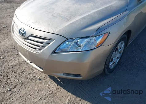 2007 Toyota Camry Le z USA, uszkodzony, nr VIN 4T1BE46K07U100351